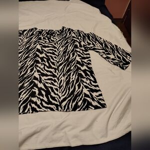 Jones New York Monochrome Animal Print Blouse